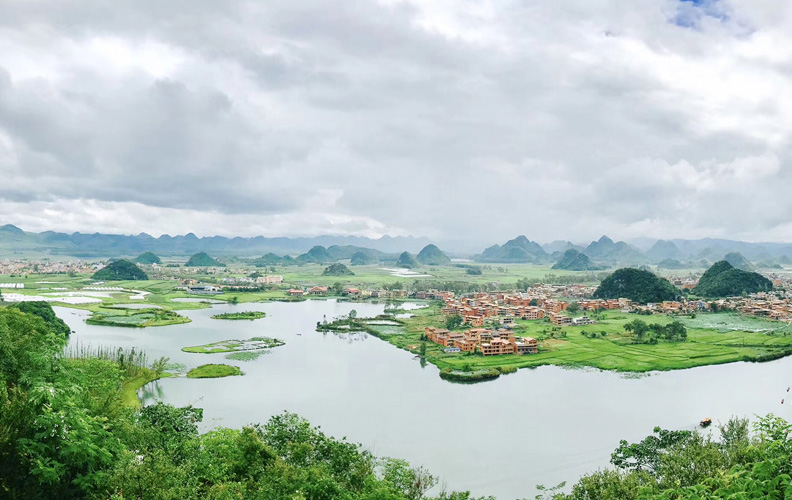 美麗的普者黑景區(qū)俯瞰圖。